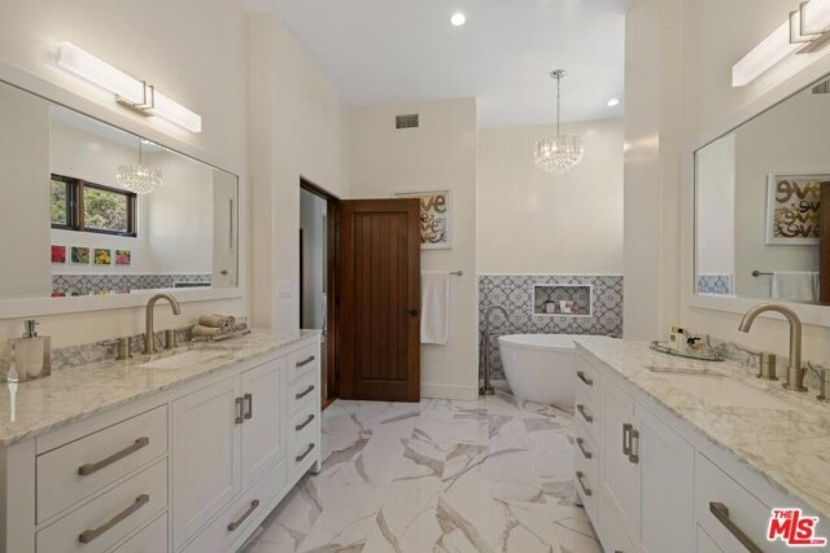 Picture of Home For Sale in Beverly Hills, California, United States