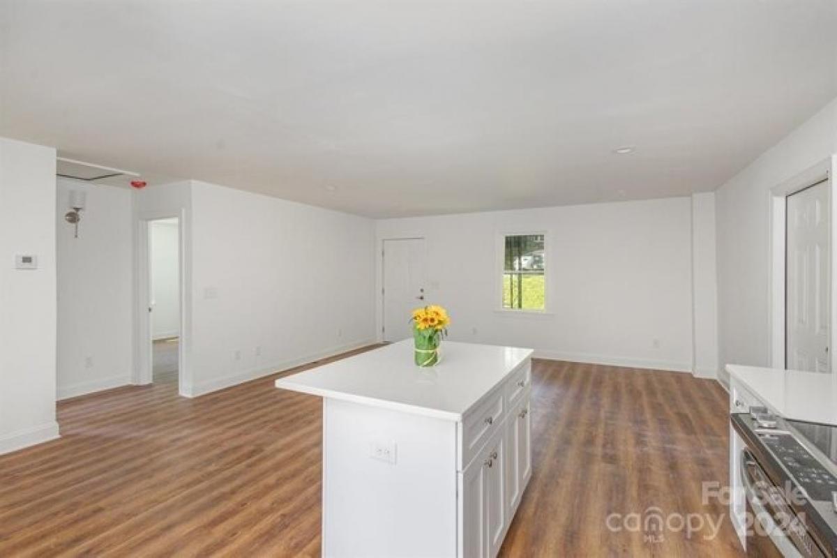 Picture of Home For Sale in Gastonia, North Carolina, United States