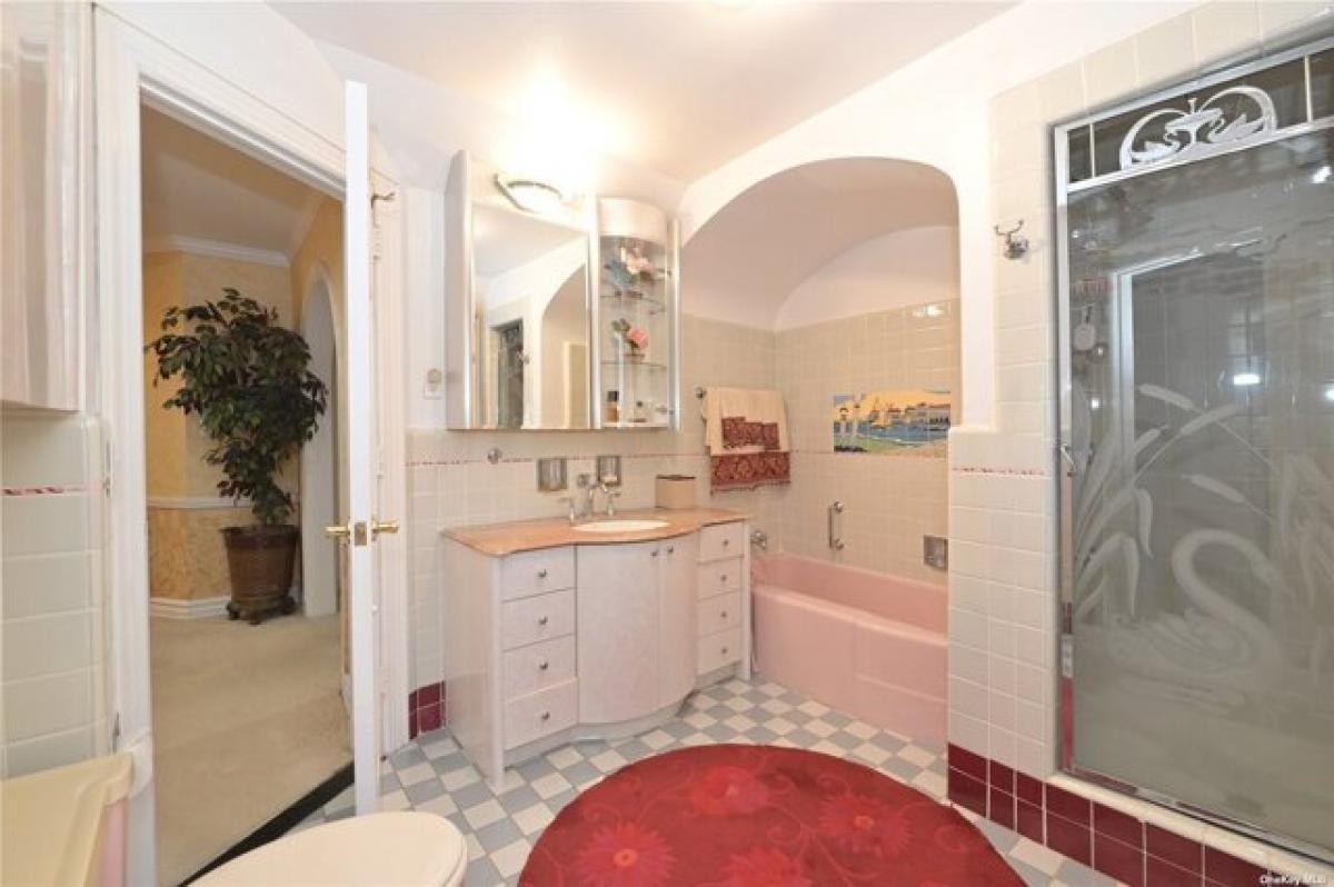 Picture of Home For Sale in Jamaica, New York, United States