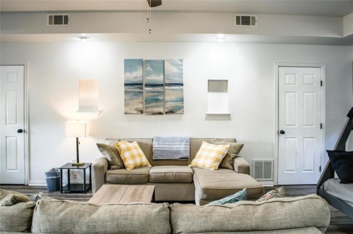 Picture of Home For Sale in Granbury, Texas, United States