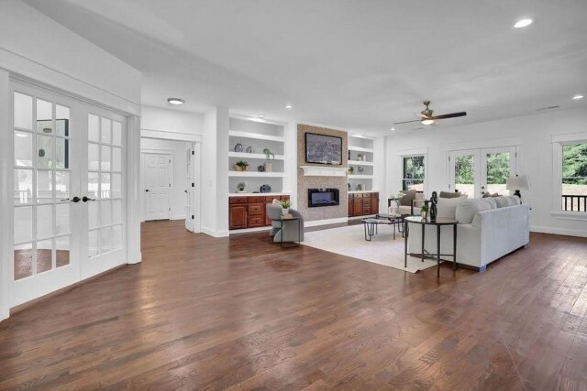 Picture of Home For Sale in Snellville, Georgia, United States