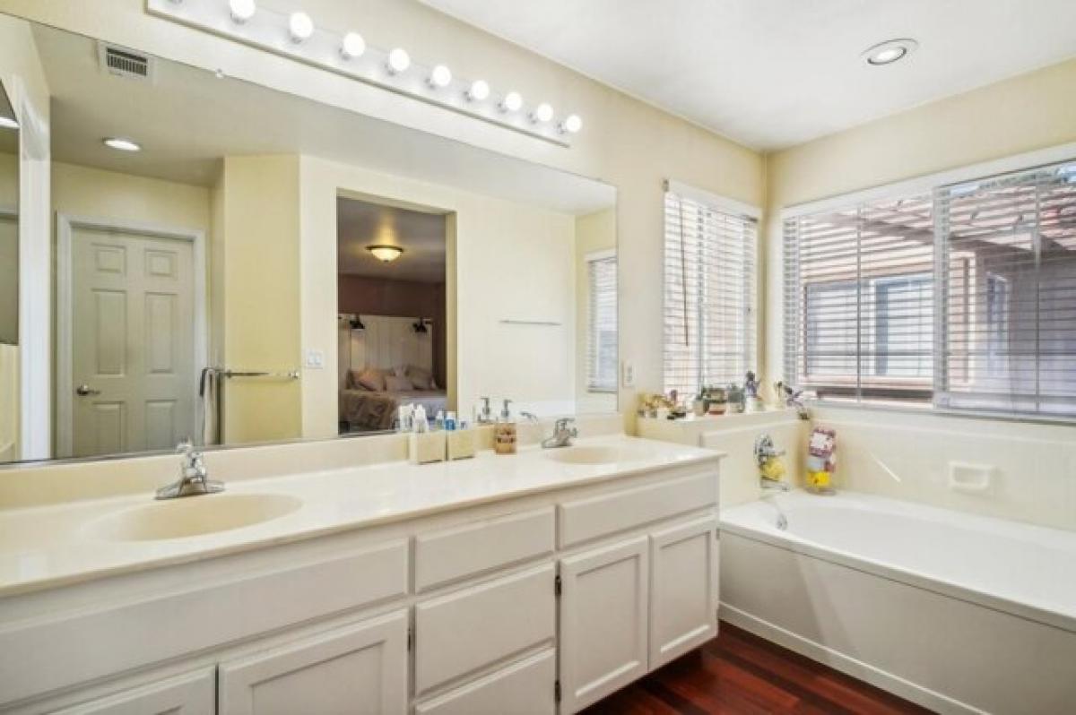 Picture of Home For Sale in San Leandro, California, United States