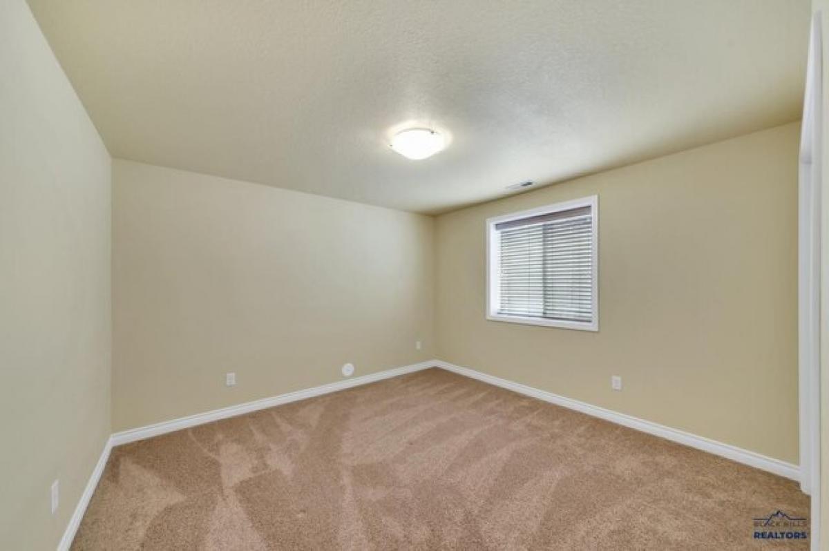 Picture of Home For Sale in Rapid City, South Dakota, United States