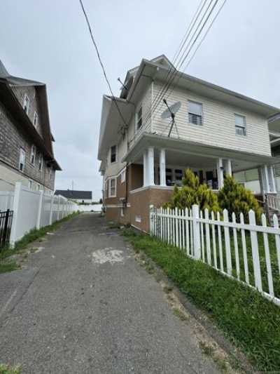 Home For Rent in Bridgeport, Connecticut