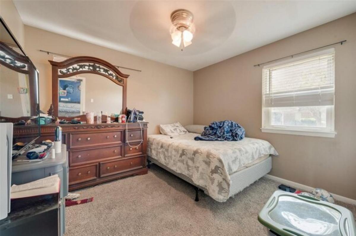 Picture of Home For Sale in Benbrook, Texas, United States