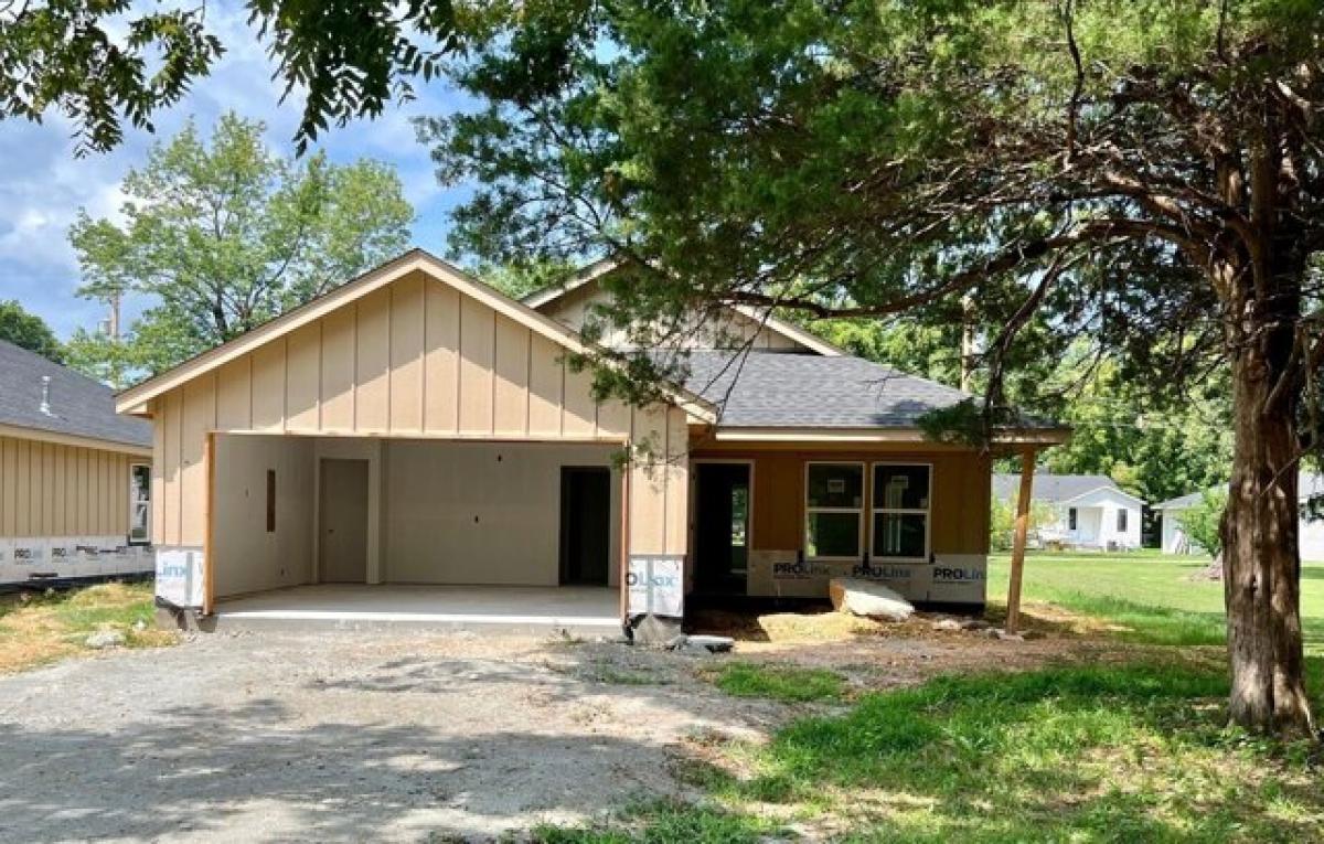 Picture of Home For Sale in Grove, Oklahoma, United States