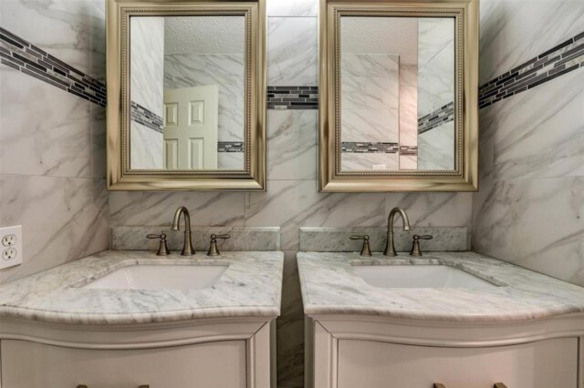 Picture of Home For Sale in Arlington, Texas, United States