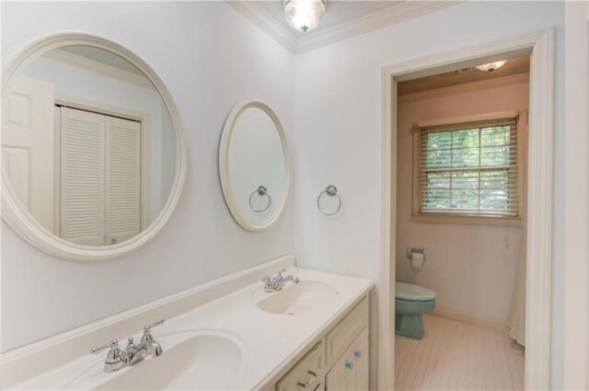 Picture of Home For Sale in Lilburn, Georgia, United States