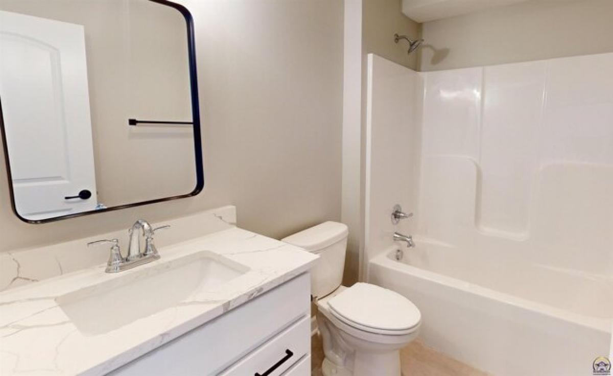 Picture of Home For Sale in Topeka, Kansas, United States