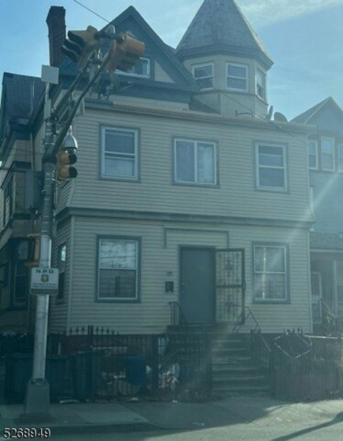 Picture of Home For Sale in Newark, New Jersey, United States