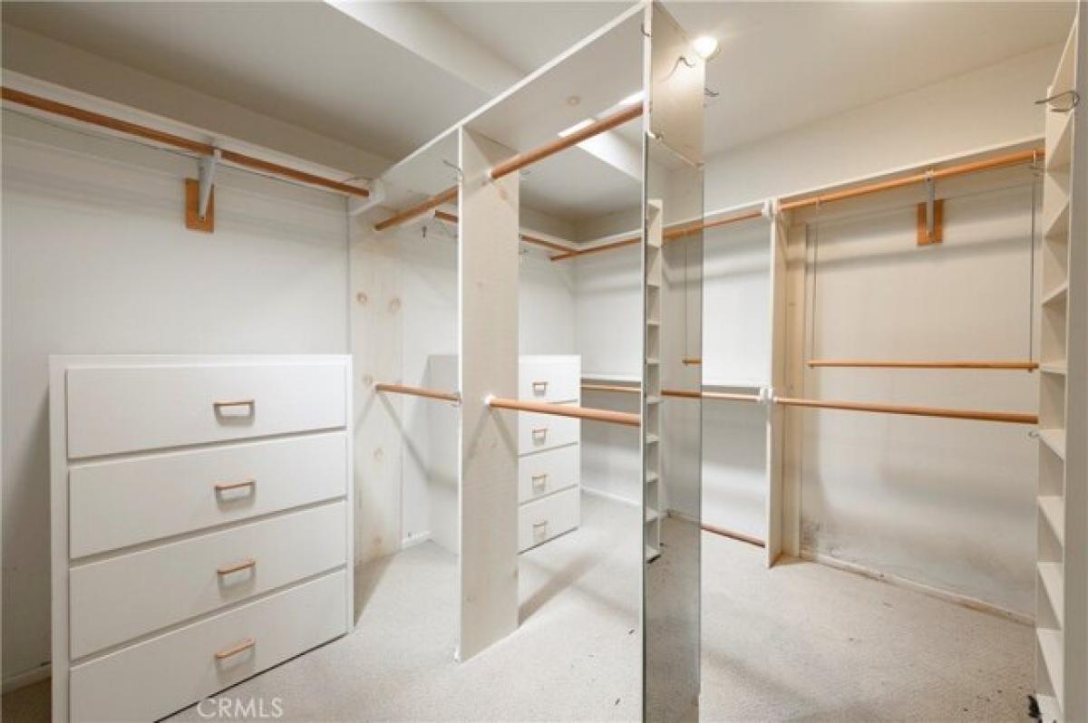 Picture of Home For Sale in Encino, California, United States