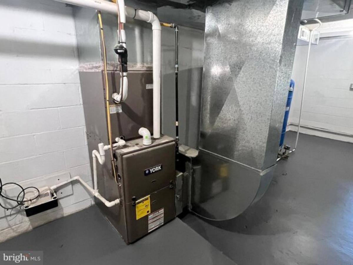 Picture of Home For Sale in Cumberland, Maryland, United States