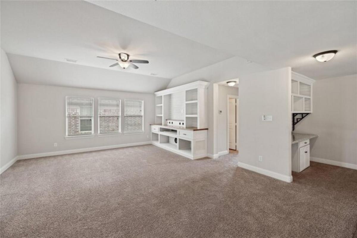 Picture of Home For Sale in Aubrey, Texas, United States