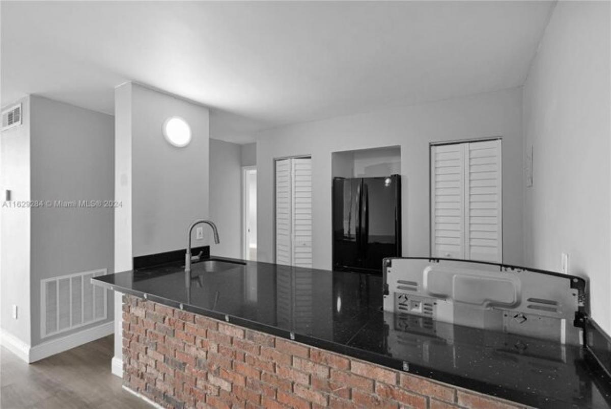 Picture of Home For Sale in North Miami, Florida, United States