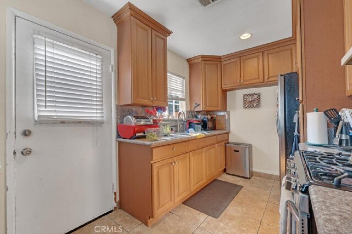 Picture of Home For Sale in Woodland Hills, California, United States