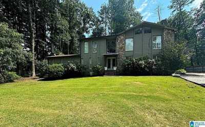 Home For Sale in Vestavia Hills, Alabama