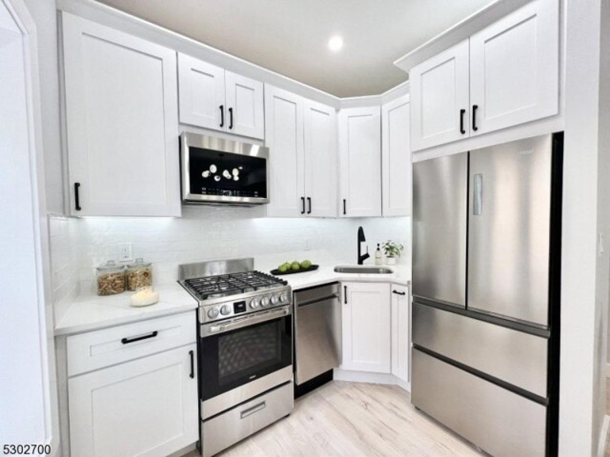 Picture of Home For Sale in Jersey City, New Jersey, United States