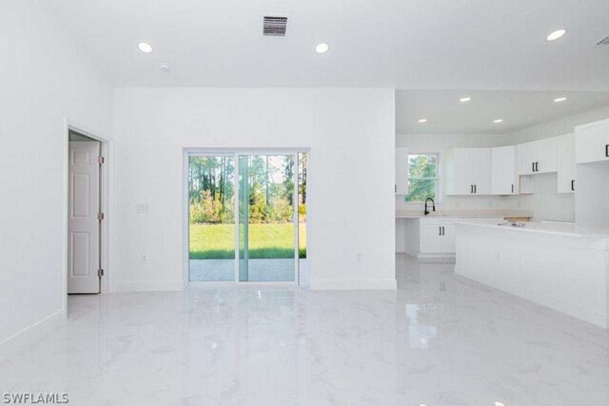 Picture of Home For Sale in Lehigh Acres, Florida, United States