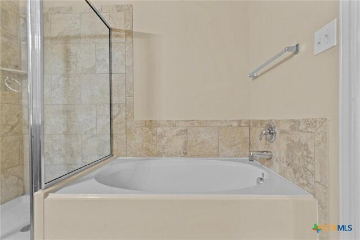 Picture of Home For Sale in Kyle, Texas, United States