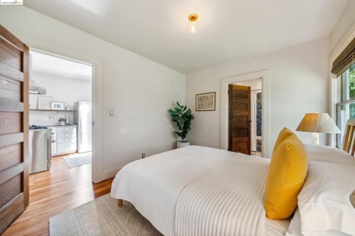 Picture of Home For Sale in Oakland, California, United States