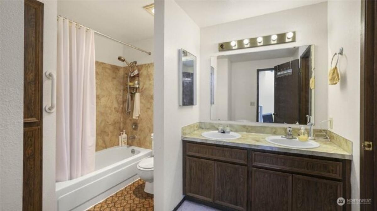 Picture of Home For Sale in Kent, Washington, United States