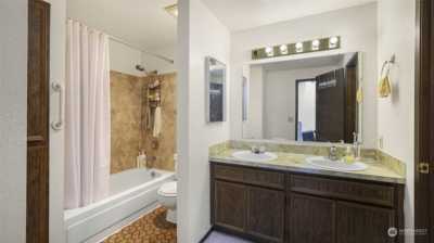 Home For Sale in Kent, Washington