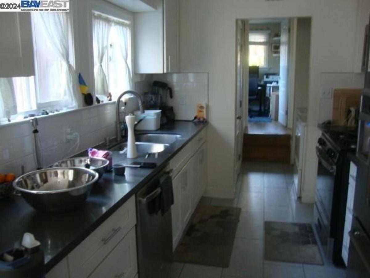 Picture of Home For Sale in Oakland, California, United States