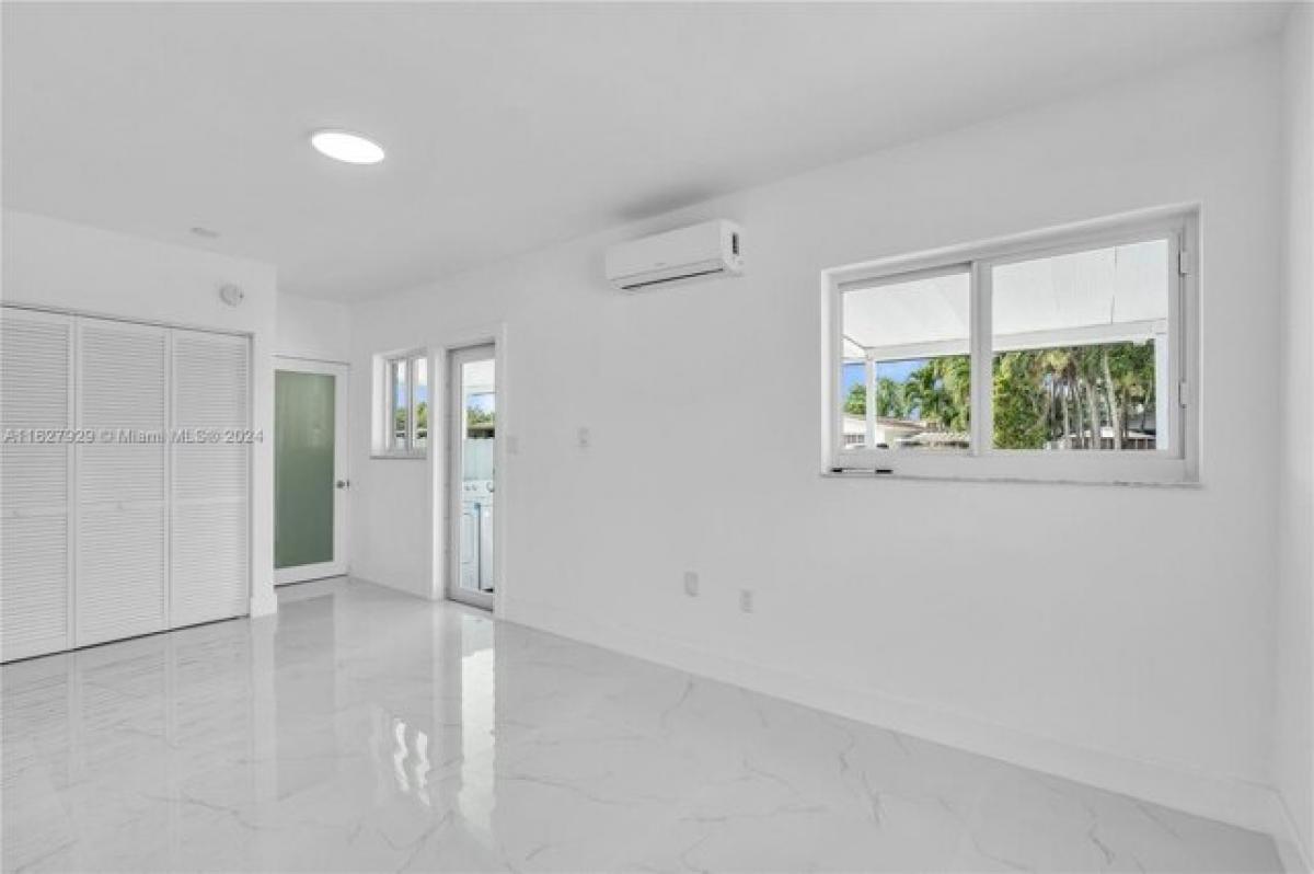 Picture of Home For Sale in Hialeah, Florida, United States