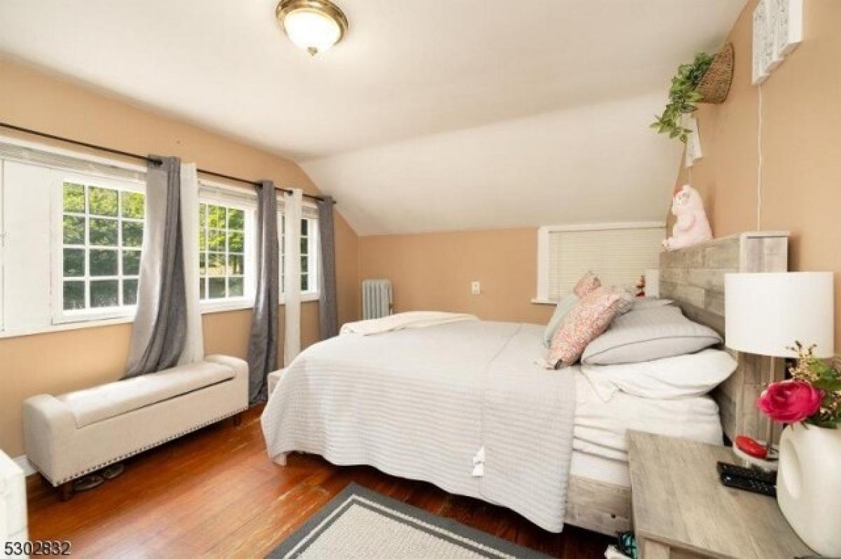 Picture of Home For Sale in West Orange, New Jersey, United States