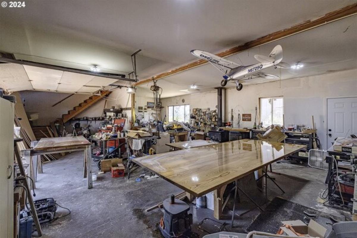 Picture of Home For Sale in Hillsboro, Oregon, United States