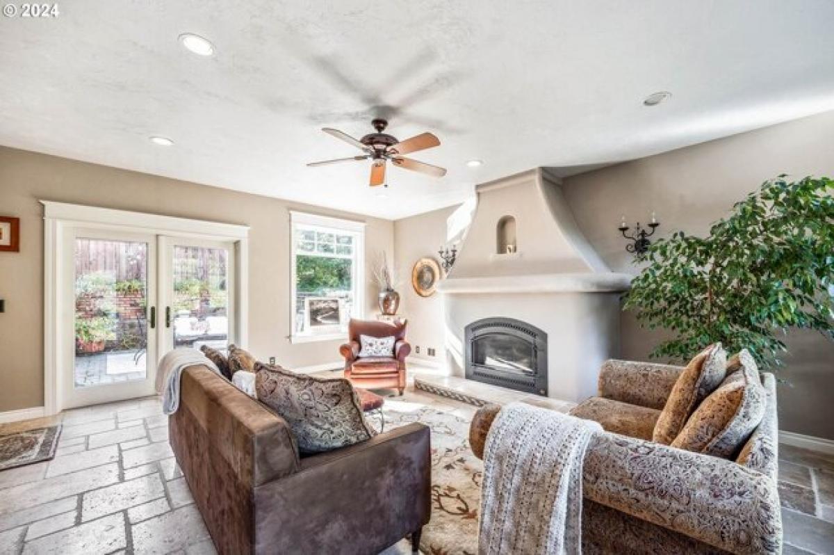 Picture of Home For Sale in Eugene, Oregon, United States