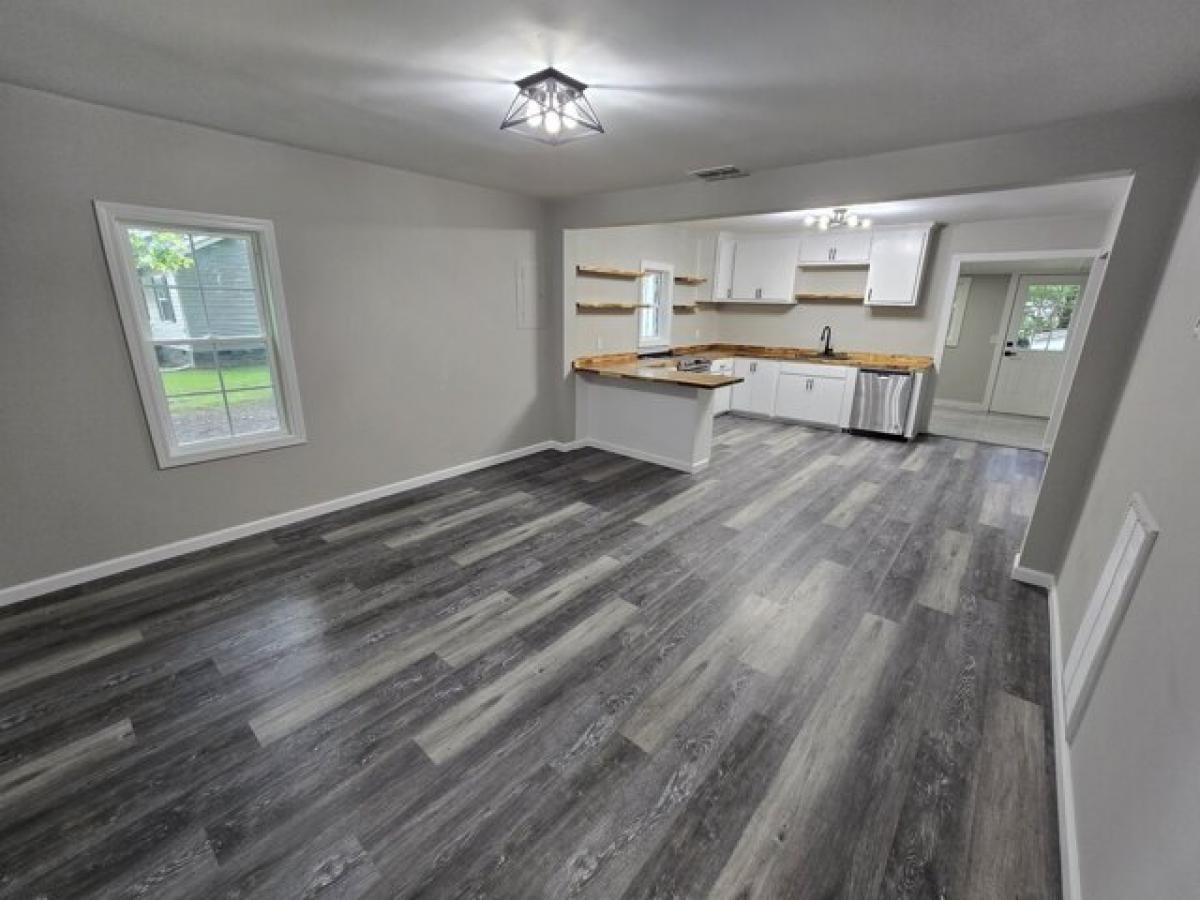 Picture of Home For Sale in Tullahoma, Tennessee, United States