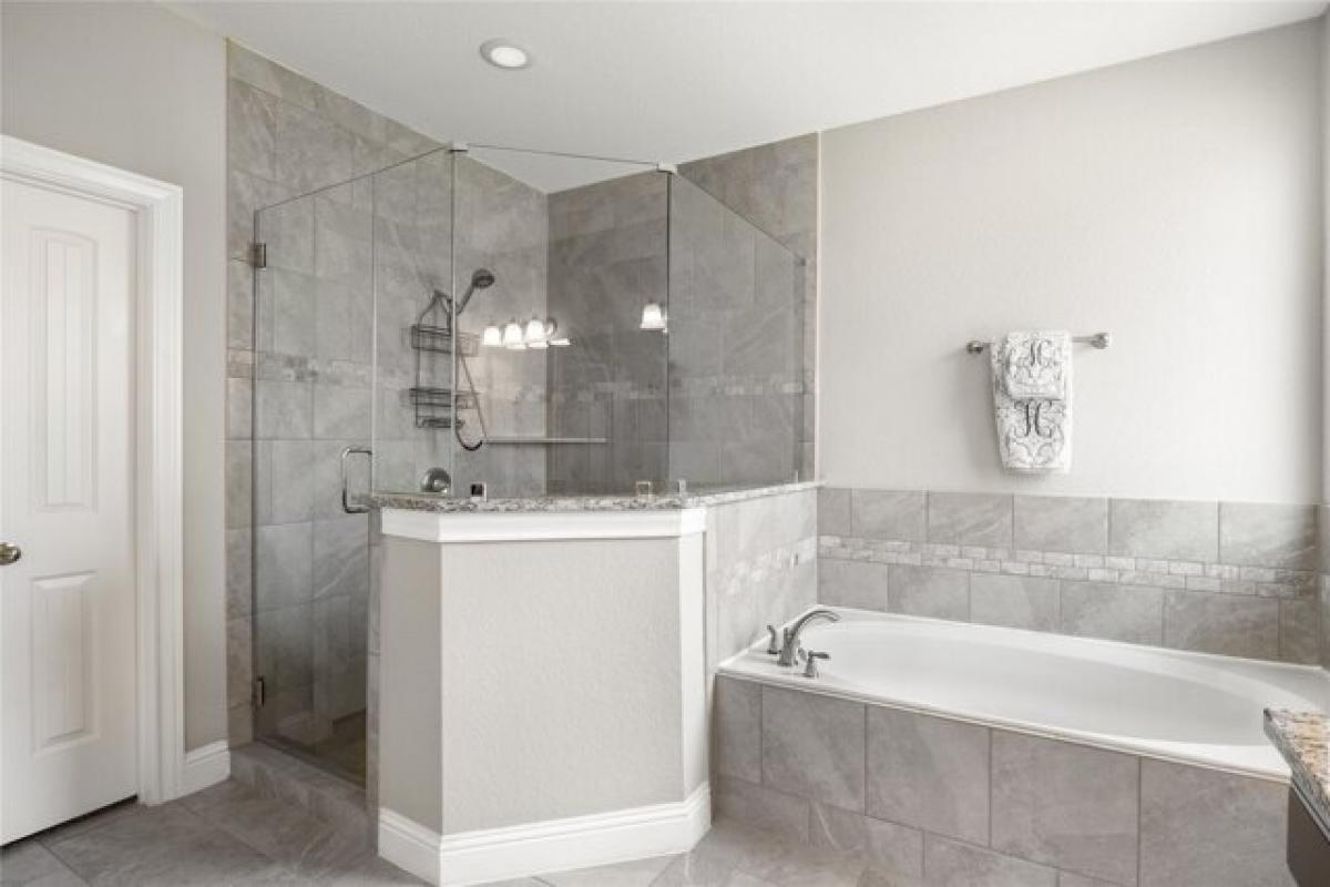 Picture of Home For Sale in Crosby, Texas, United States