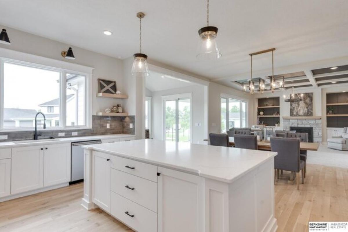 Picture of Home For Sale in Elkhorn, Nebraska, United States