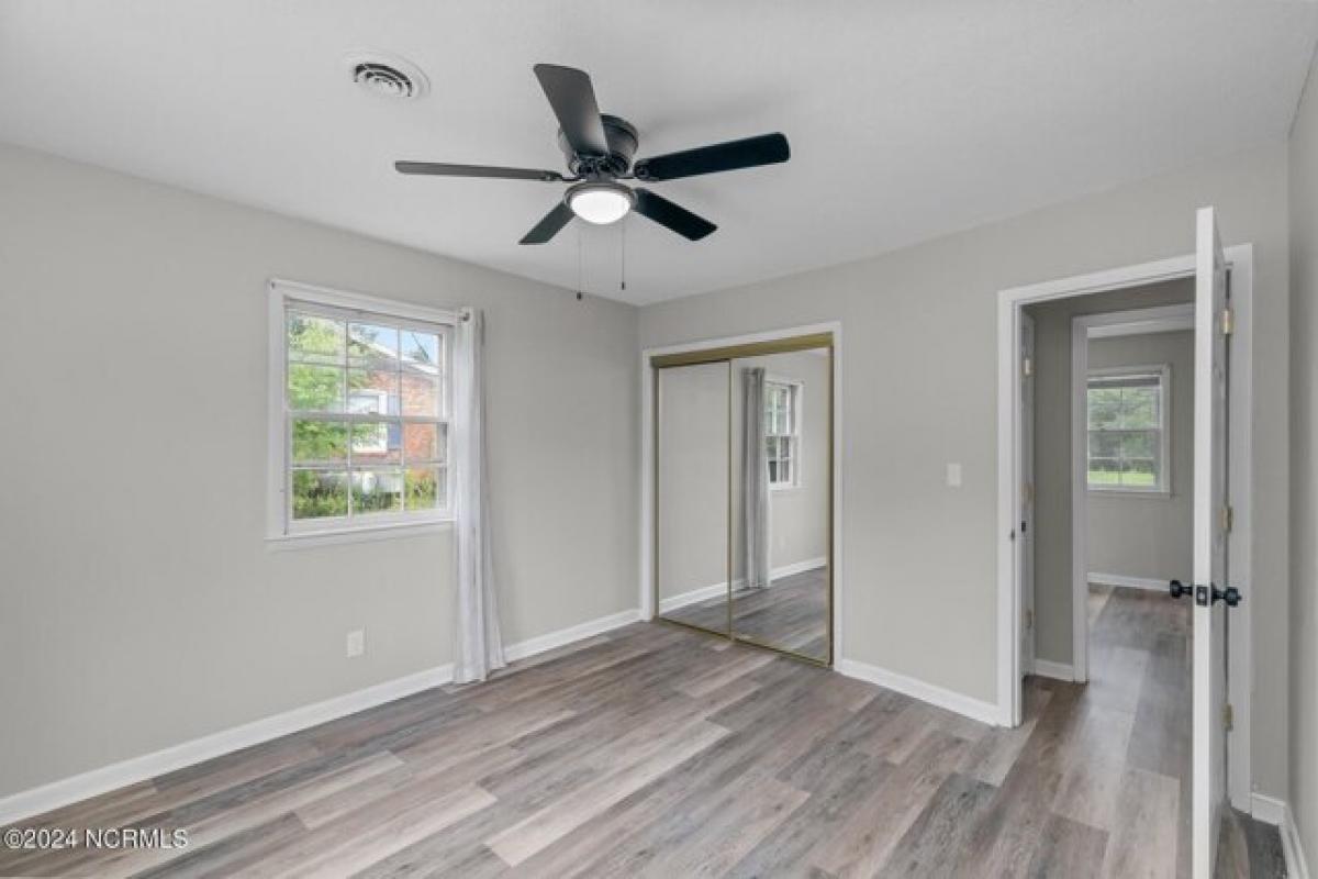 Picture of Home For Sale in Jacksonville, North Carolina, United States