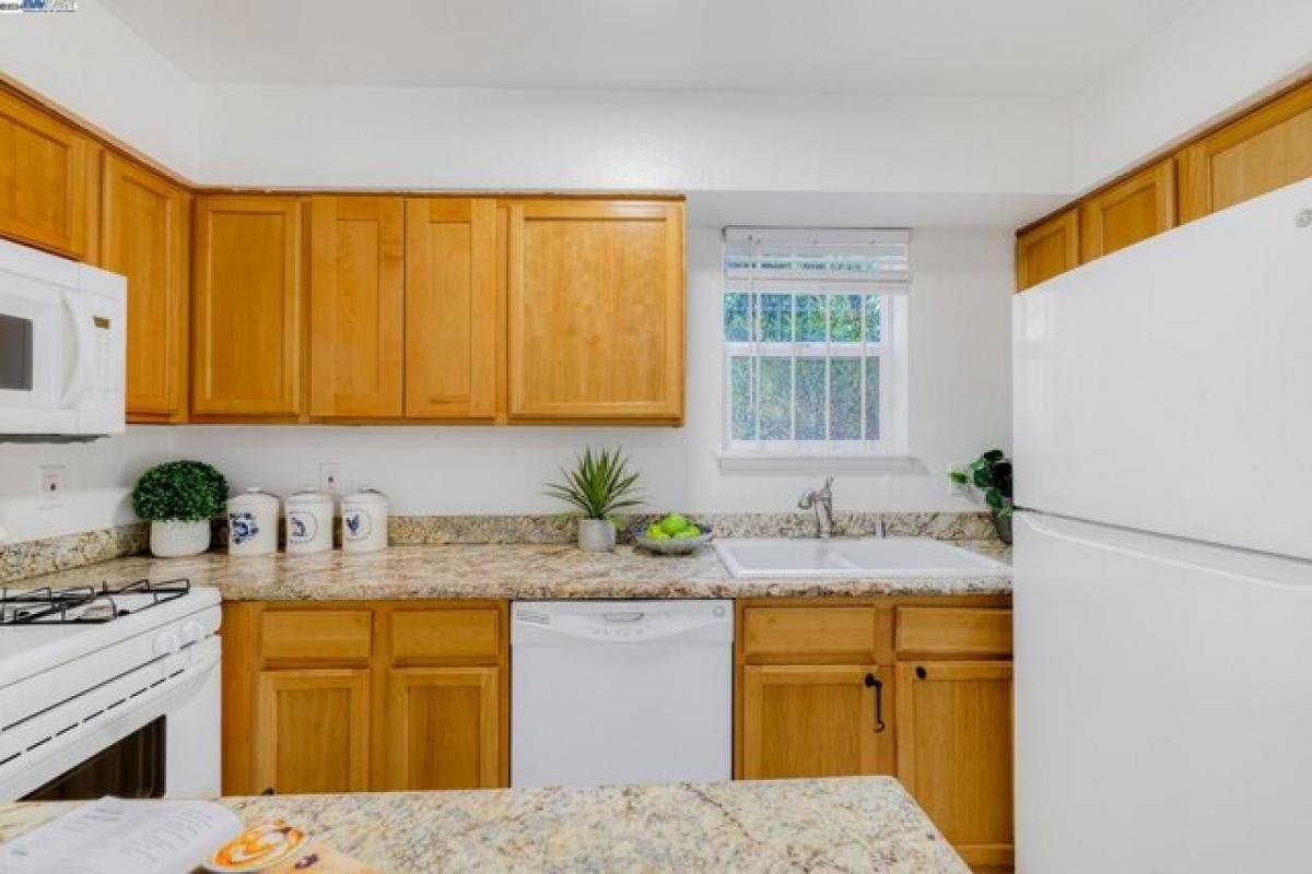 Picture of Home For Sale in Oakland, California, United States