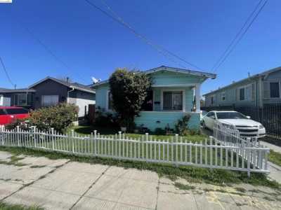 Home For Sale in Oakland, California