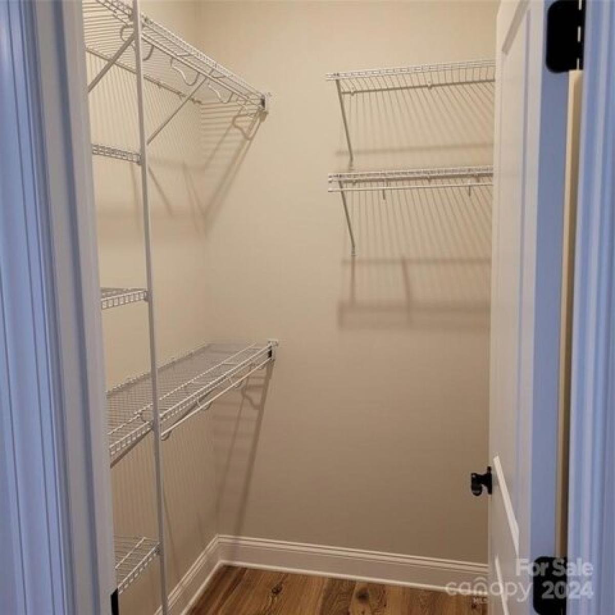 Picture of Home For Sale in Hickory, North Carolina, United States