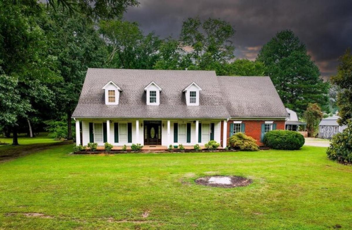 Picture of Home For Sale in Collierville, Tennessee, United States