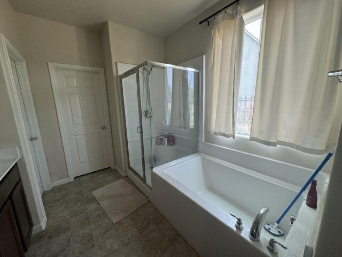 Picture of Home For Sale in Visalia, California, United States