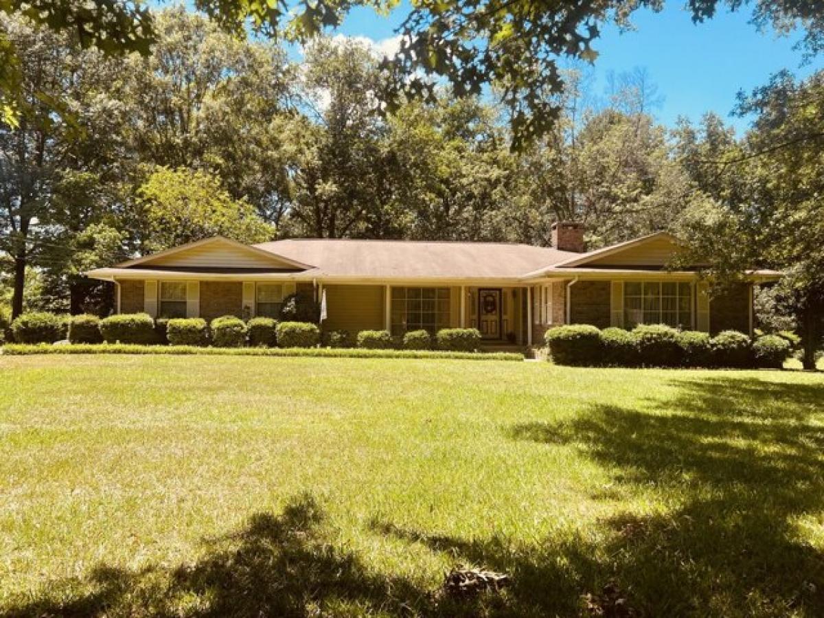 Picture of Home For Sale in Dalton, Georgia, United States