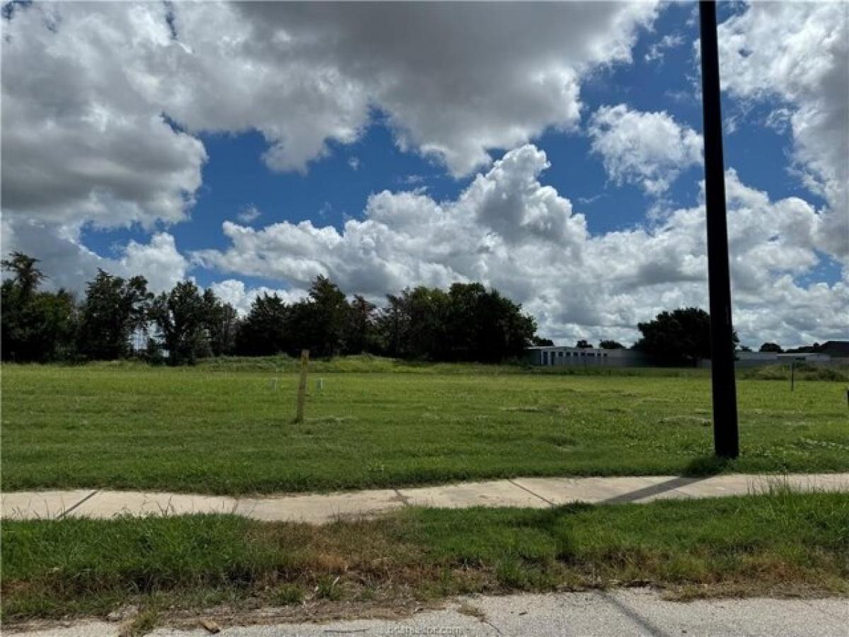Picture of Residential Land For Sale in Bryan, Texas, United States