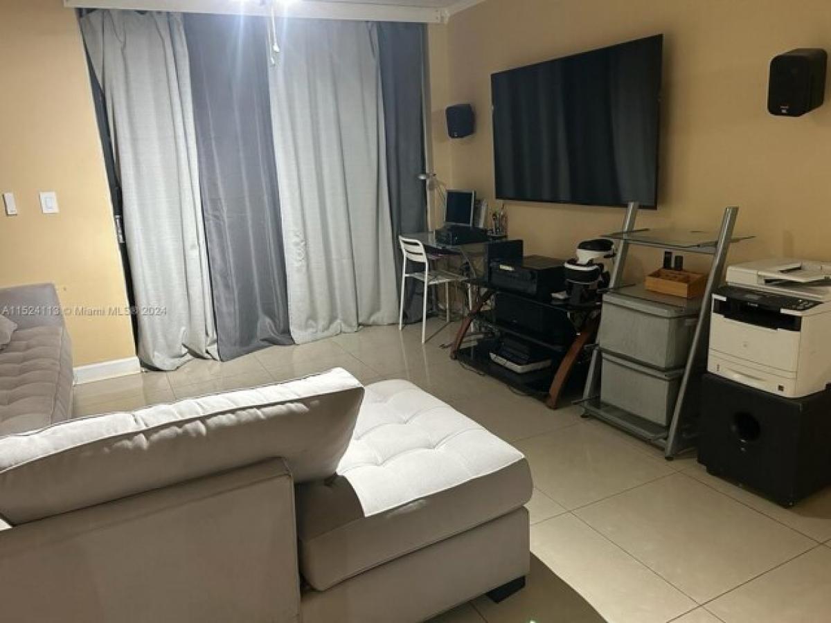 Picture of Home For Sale in Lauderhill, Florida, United States