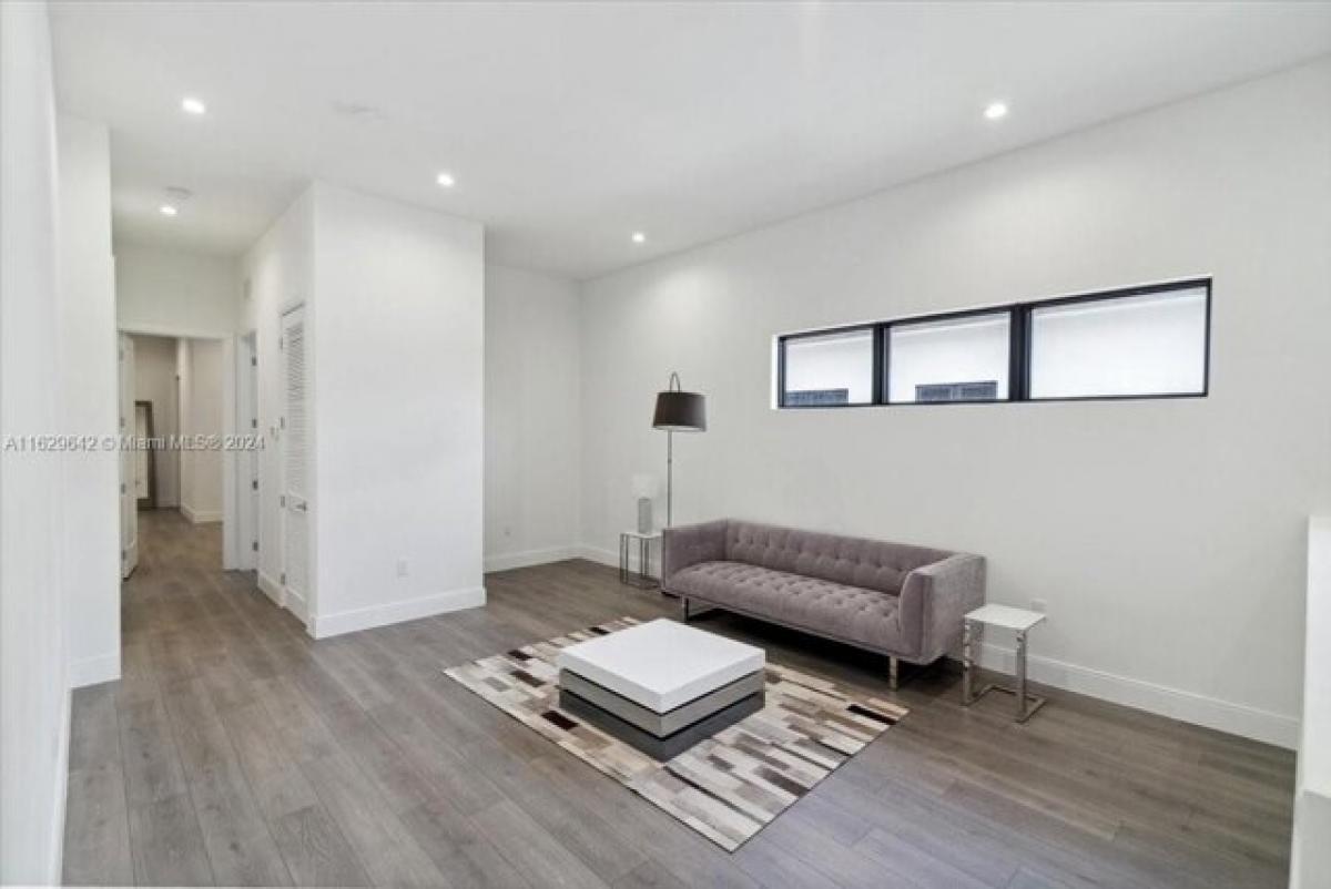 Picture of Home For Sale in Doral, Florida, United States