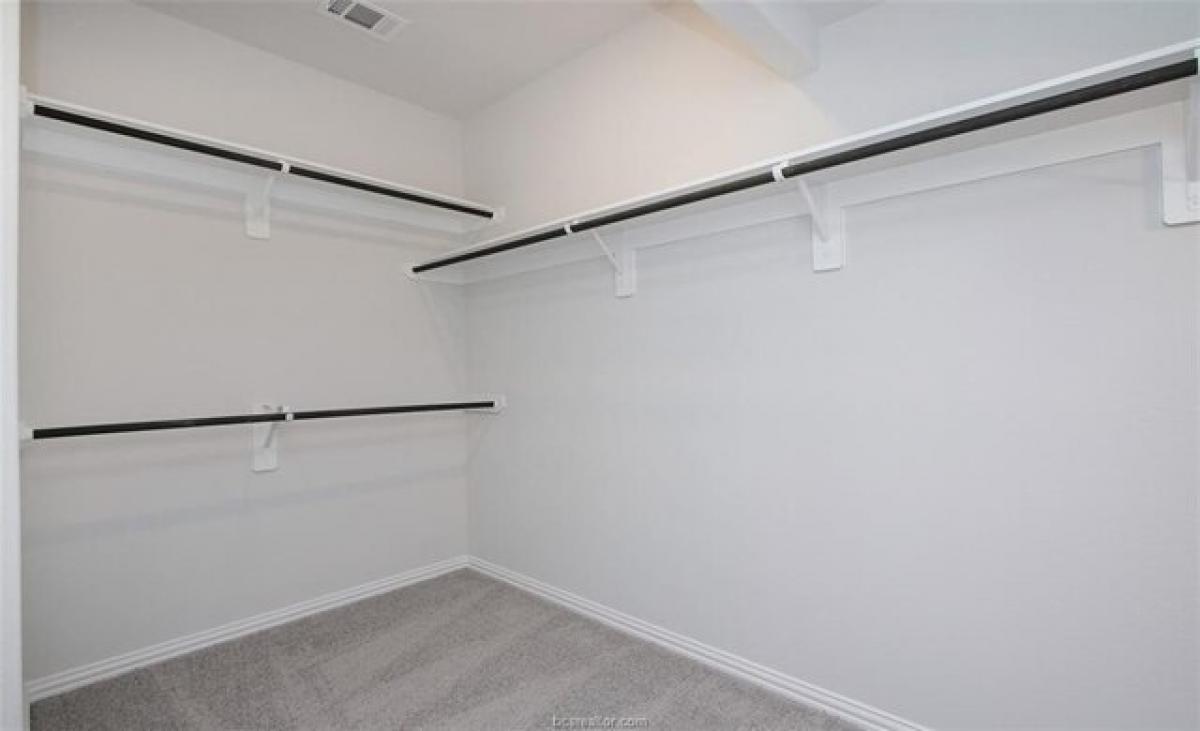 Picture of Home For Sale in College Station, Texas, United States