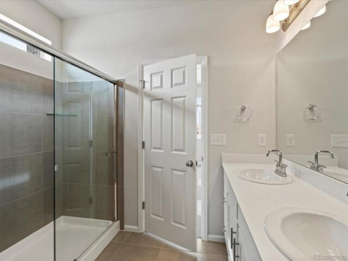 Picture of Home For Sale in Commerce City, Colorado, United States