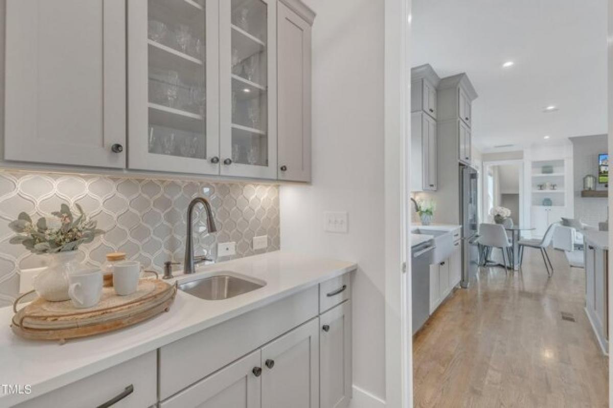 Picture of Home For Sale in Chapel Hill, North Carolina, United States