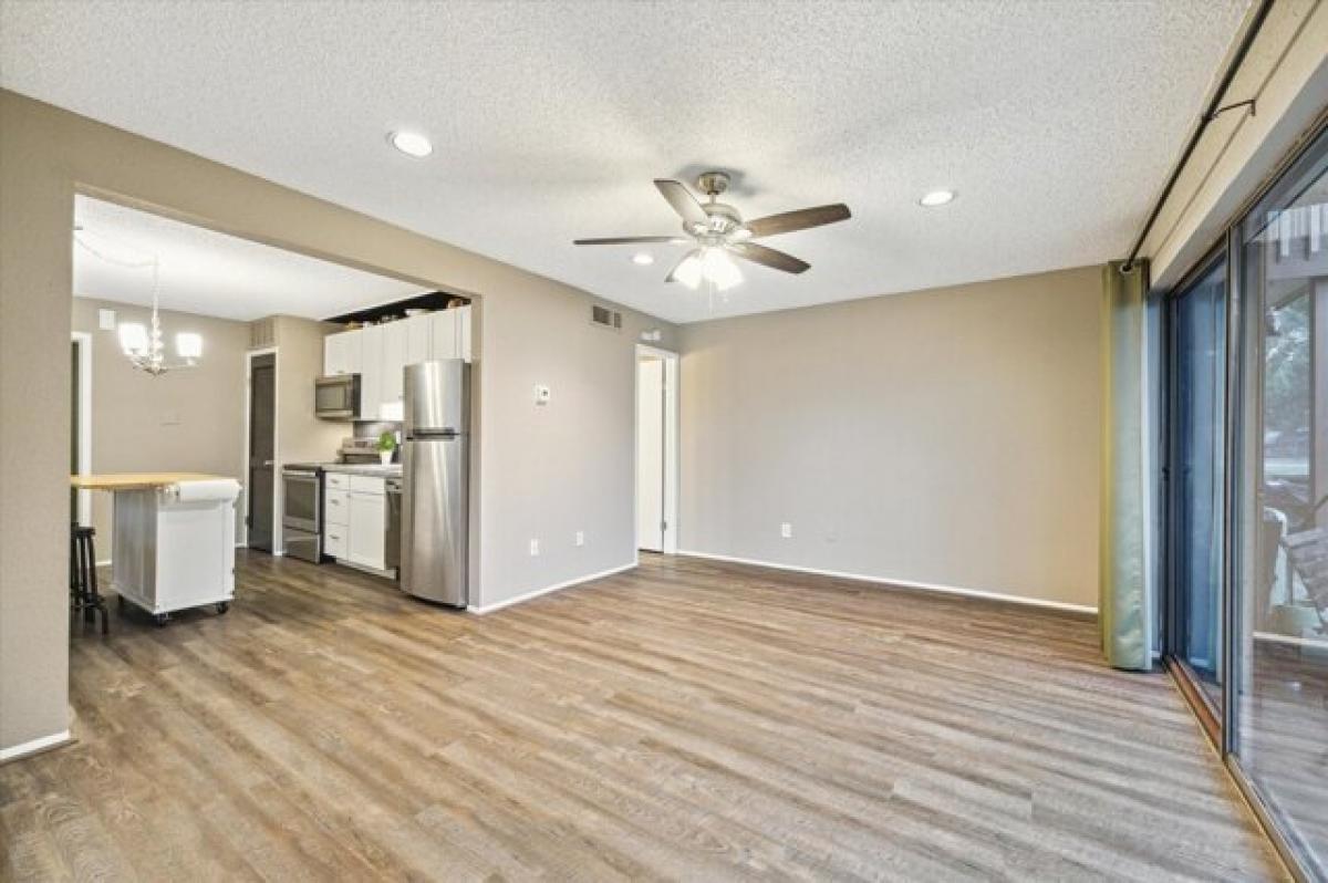 Picture of Home For Sale in Montgomery, Texas, United States