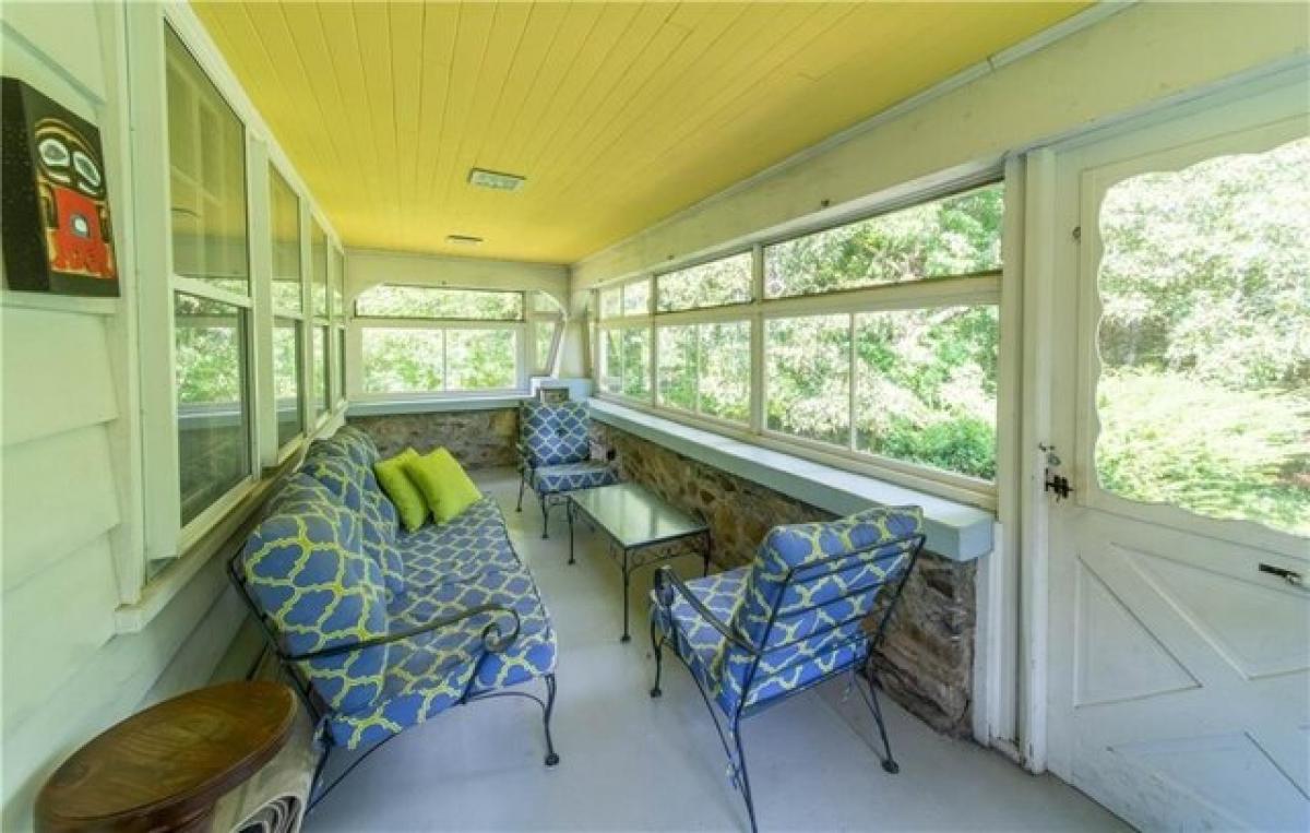 Picture of Home For Sale in Warwick, Rhode Island, United States