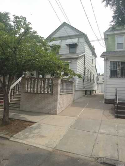 Home For Sale in Ozone Park, New York